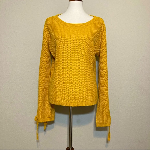 Hannah Sweaters - HANNAH Mustard Cable Knit Sweater Grommet Lace Tie Sleeve Accents Size Medium